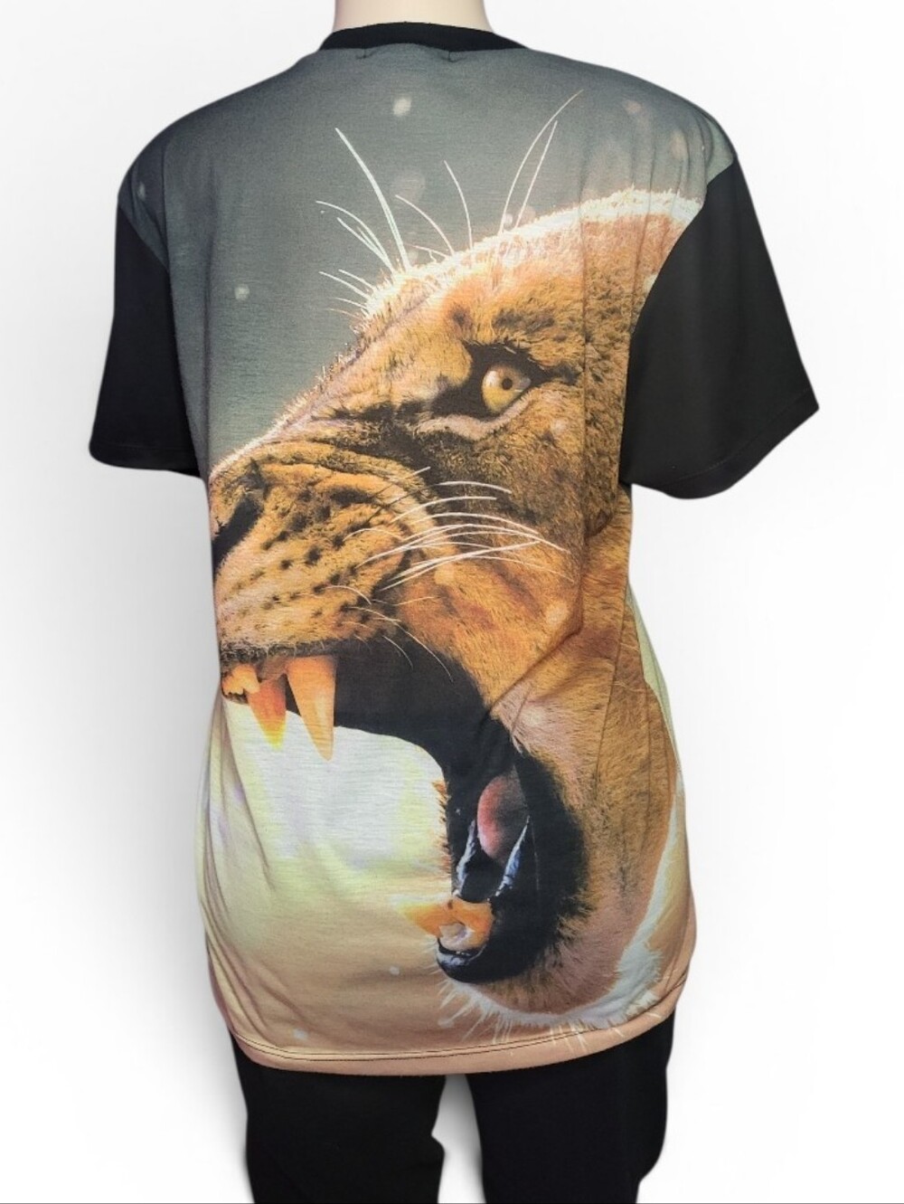 Mens Lion Graphic Tee - Black Sleeves - Picture 5 of 5